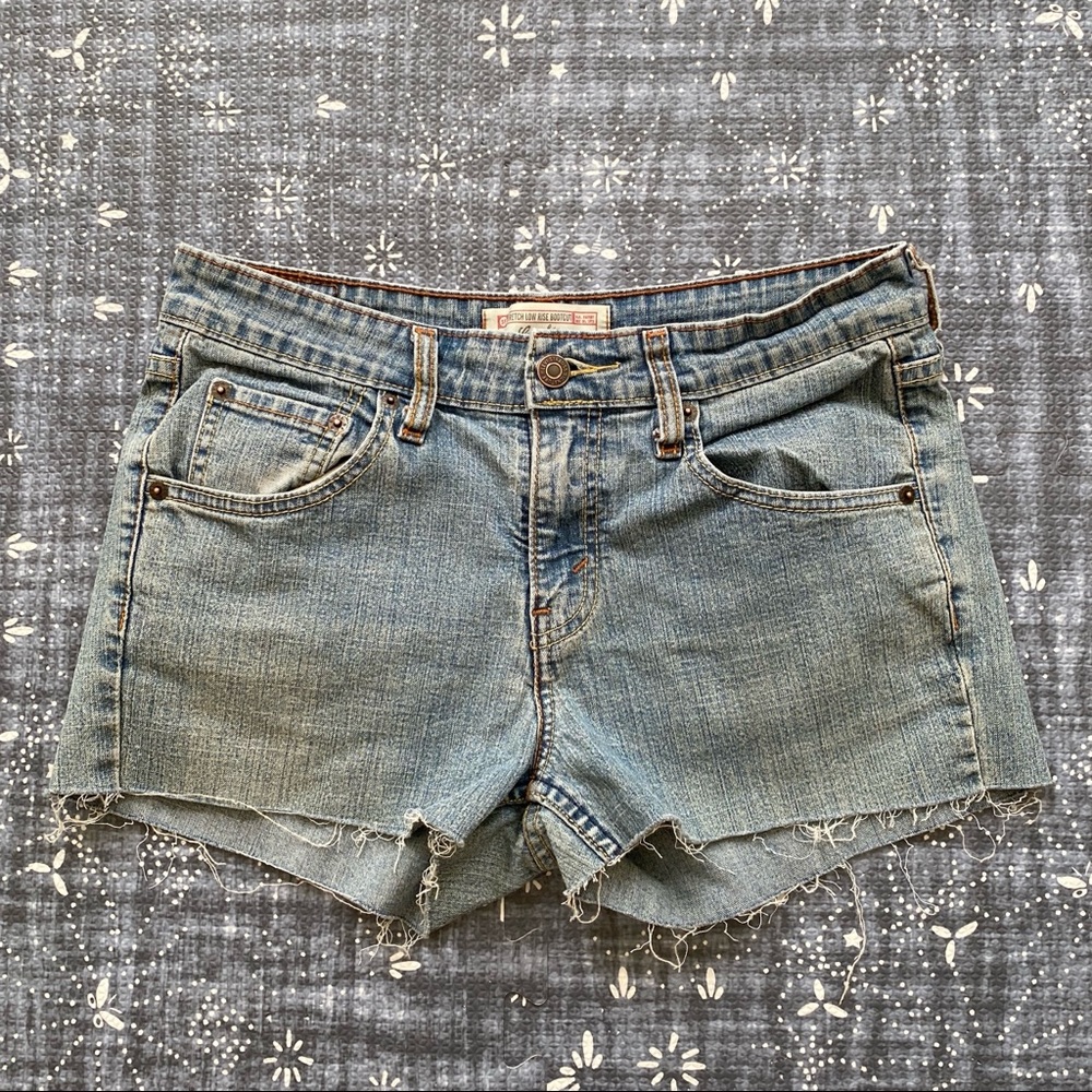 Levi's High Rise Cutoffs 29 - Picture 1 of 2